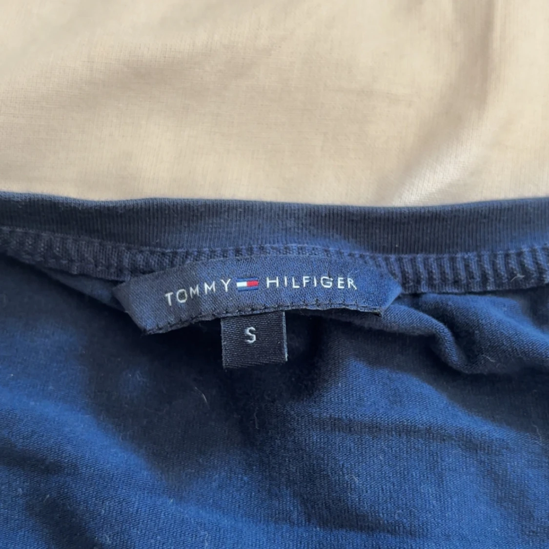 Mörkblå långärmad topp från Tommy Hilfiger - 2