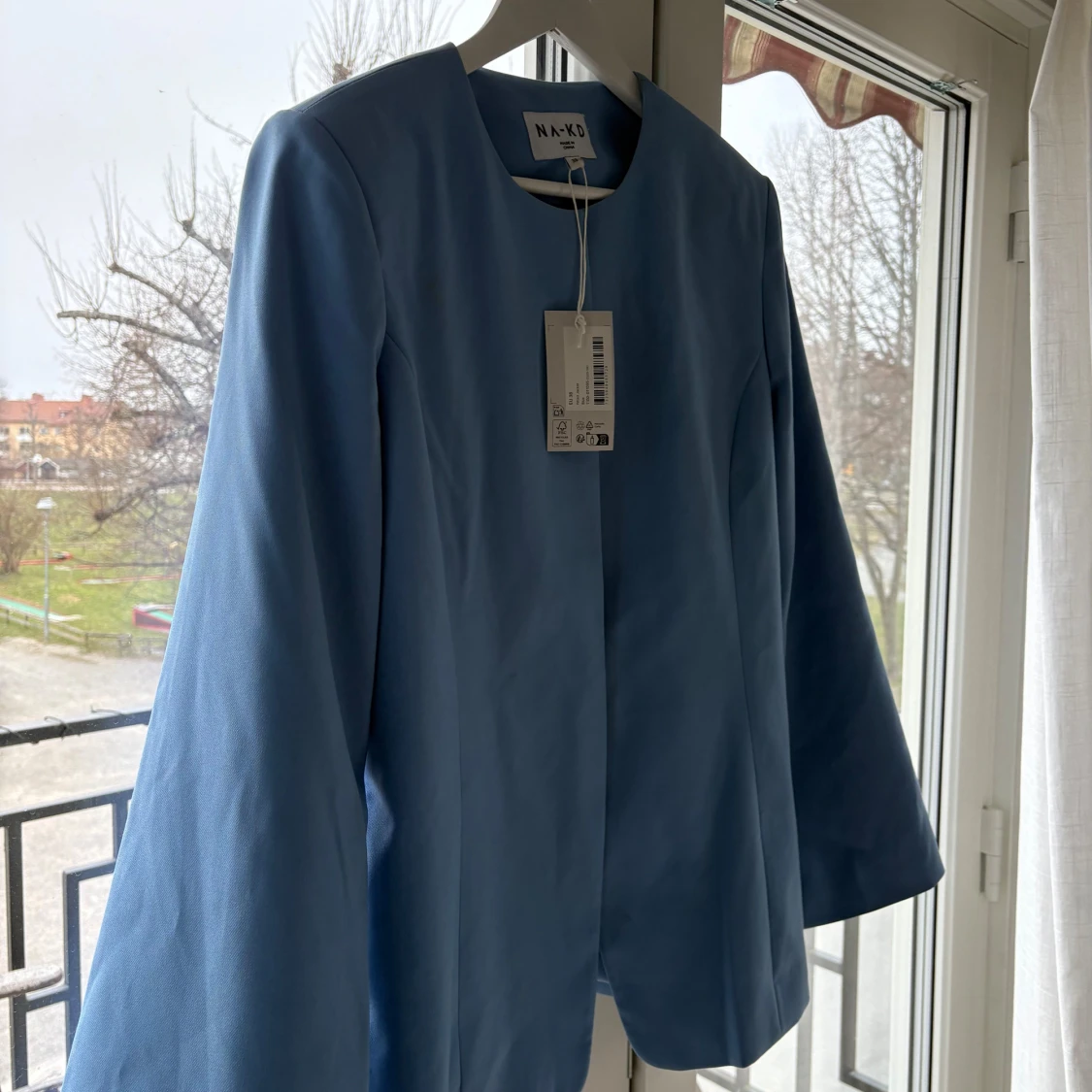 Blå kavaj från NA-KD