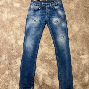 Dondup jeans - Säljer nu dessa dondup jeans i modellen George. De är köpta i höstas och använda max 10 gånger, inga defekter, tags finns.