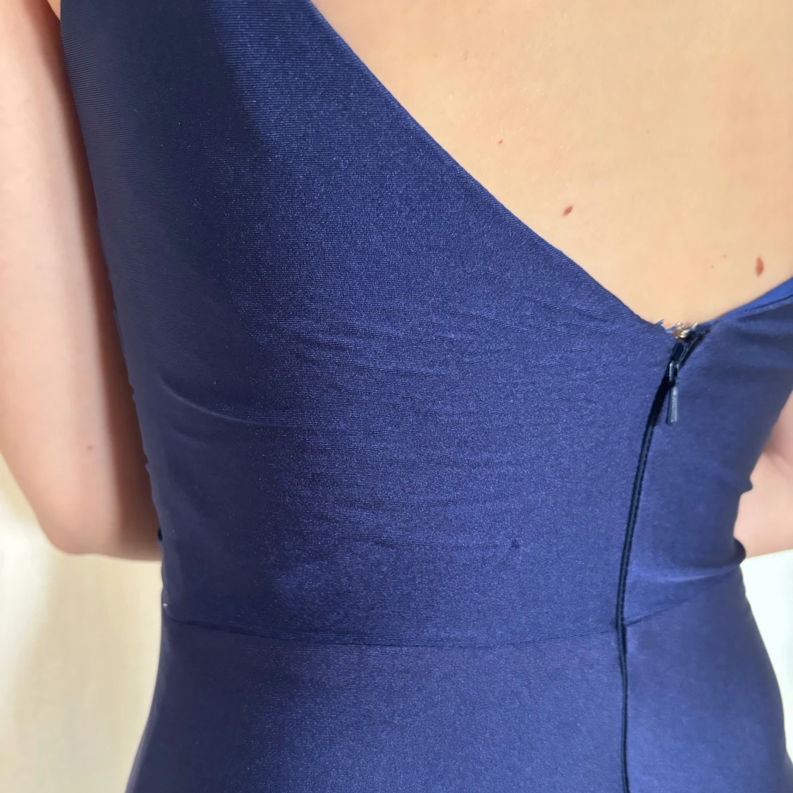 Marinblå balklänning med slits - 2