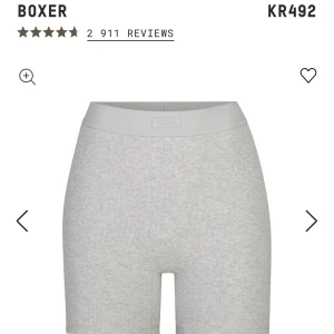Loungewear shorts - Bekväma shorts från Skims i deras cotton rib material. Shortsen kommer inte längre till användning för mig. I använt, men mycket fint skick. Nypris ca 600kr🤍