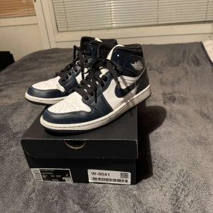 Nike Air Jordan 1 - Armory Novy - Endast använda ett par fåtal gånger. Fint skick  Herr strl 42 Nypris ca 2000
