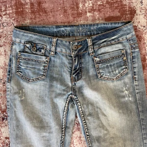 Lågmidjade jeans - Lågmidjade jeans ifrån only. Storlek 29/34 passar s-m. 