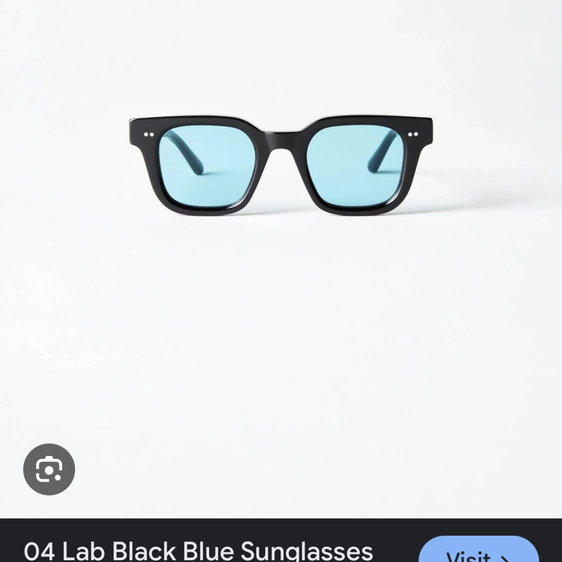 Svarta solglasögon med blå linser