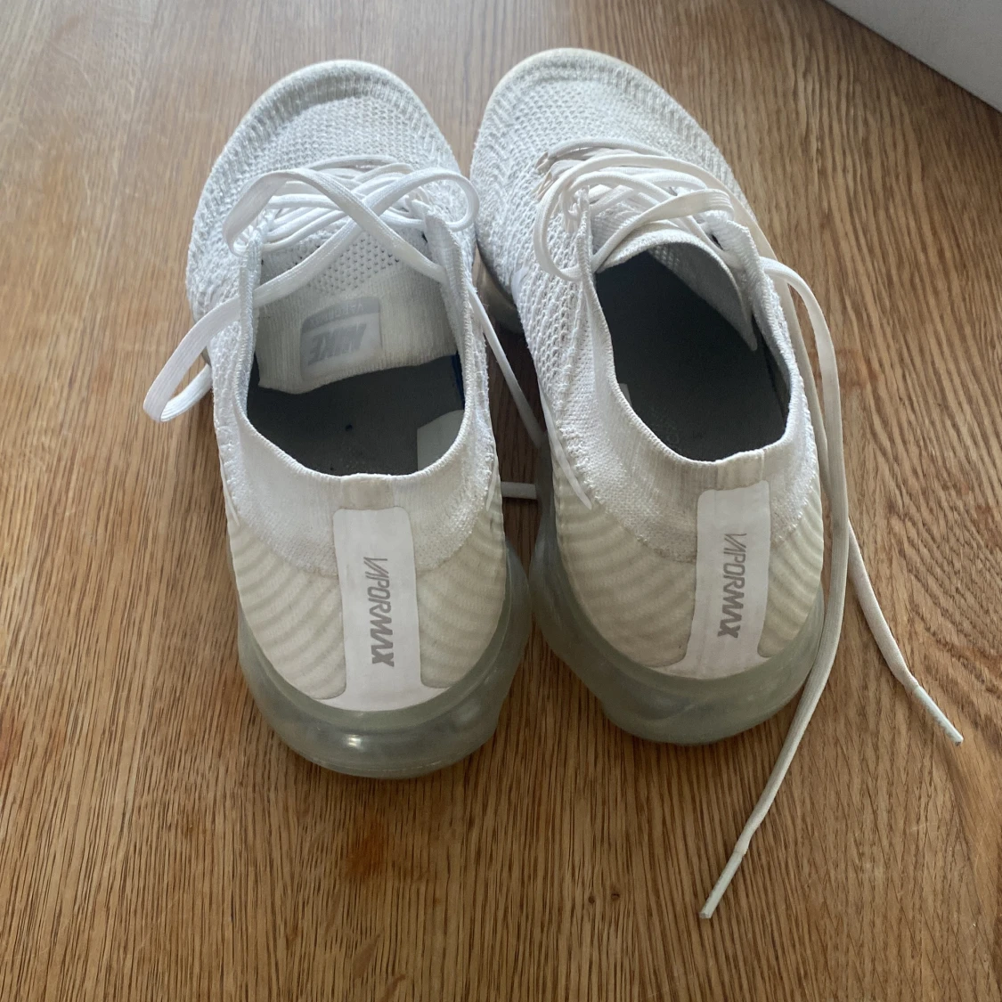 Nike Air Vapormax Flyknit i vitt - 1