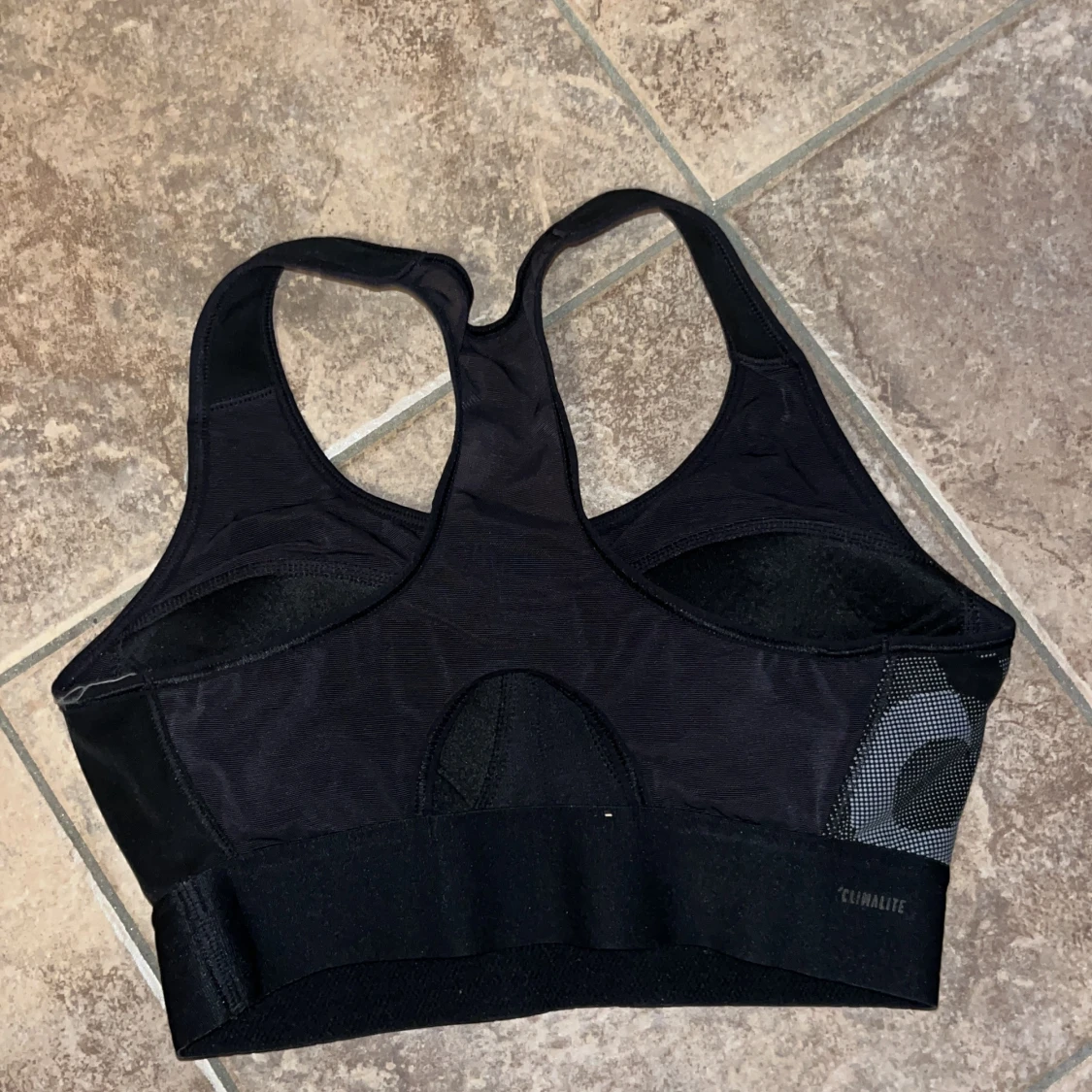 Svart sporttopp från Adidas - 1