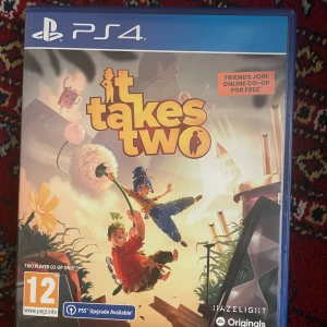 It Takes Two - Ett färgstarkt och kreativt co-op-äventyr för två spelare där du samarbetar för att lösa utmaningar och upptäcka en fantasifull värld. Perfekt för dig som gillar action, pussel och att spela tillsammans med vänner!