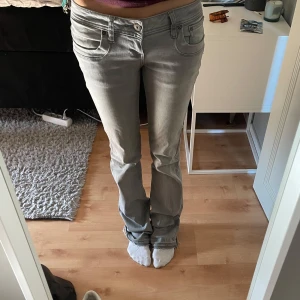 ltb jeans - superfina jeans! Jag har sytt in dom lite och sprättat upp dom så skulle säga att dom är mer som 25/34 i storleken💓💓