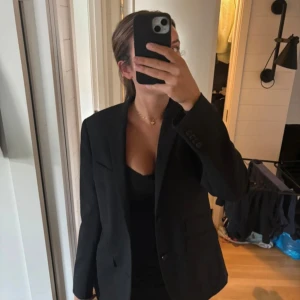 Svart blazer - Svart blazer/kavaj i storlek S/M. Fint skick. 