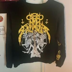 Nunslaughter longsleeve - Nunslaughter longsleeve som tyvärr inte används men den e jävligt ball.