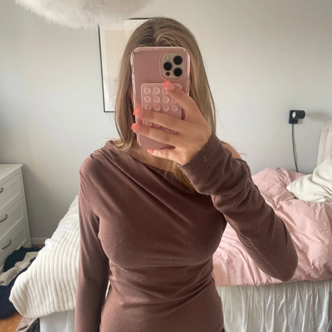 Brun långärmad topp med one sholder