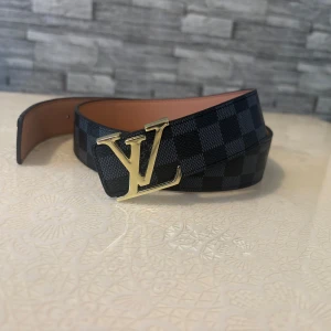 Snyggt L*V bälte - Helt ny och snygg L*V bälte. Bältet är oanvänt och i nytt skick. Bältet är size 105