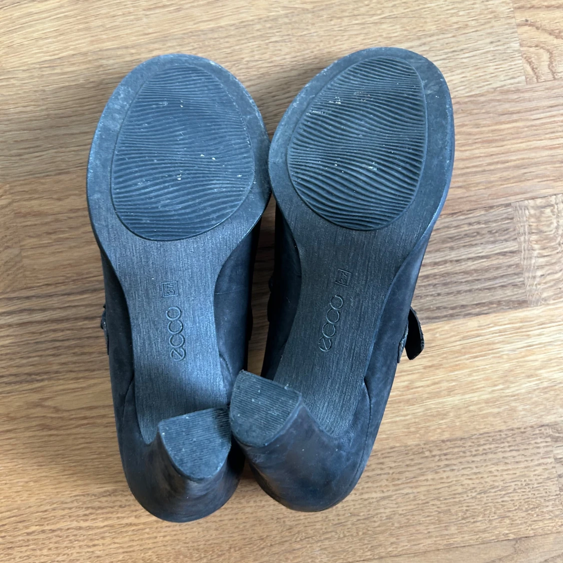 Svarta klackskor med rem från Ecco - 4