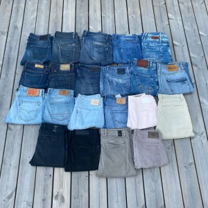 Utförsäljning 21 st märkesjeans - Märkesjeans från Levis, Replay, Jack & Jones, Diesel, LTB och Hugos Boss | Storlekar från W27-33 L30-34 | Hör av dig vid frågor! 