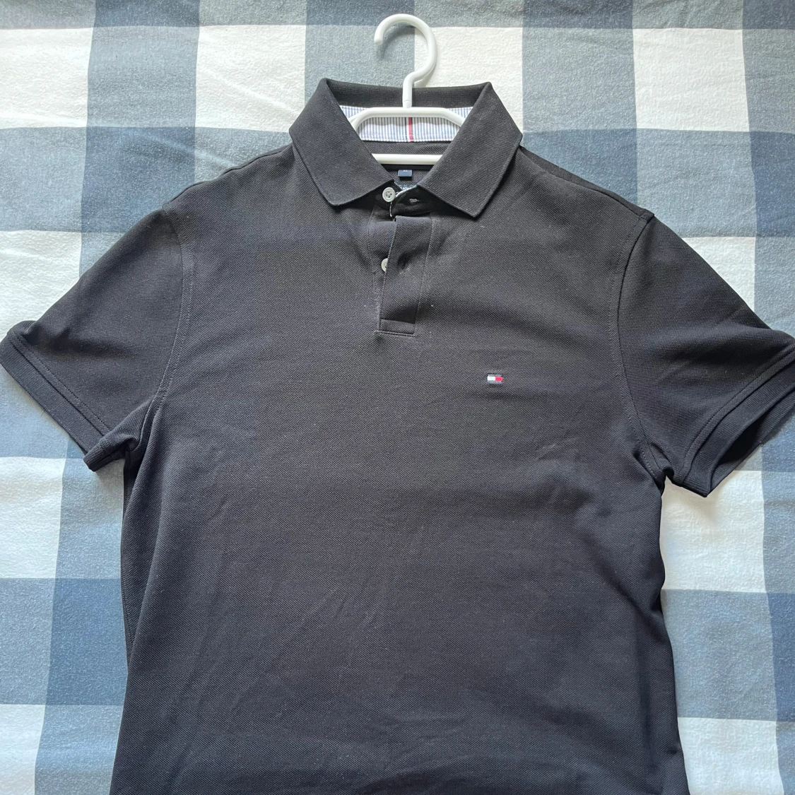 Svart pikétröja från Tommy Hilfiger