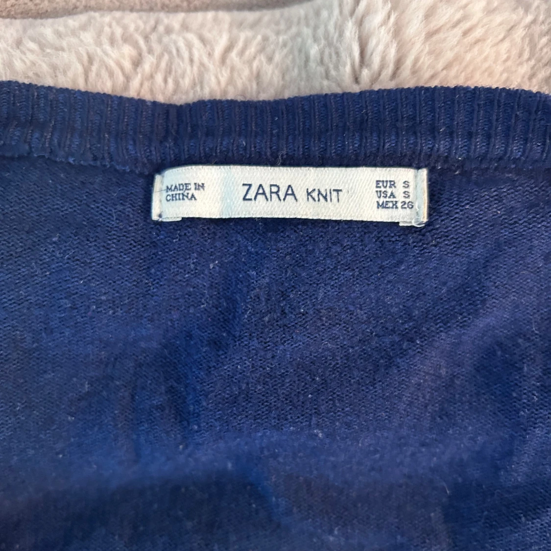 Mörkblå kofta från Zara med knappar - 2