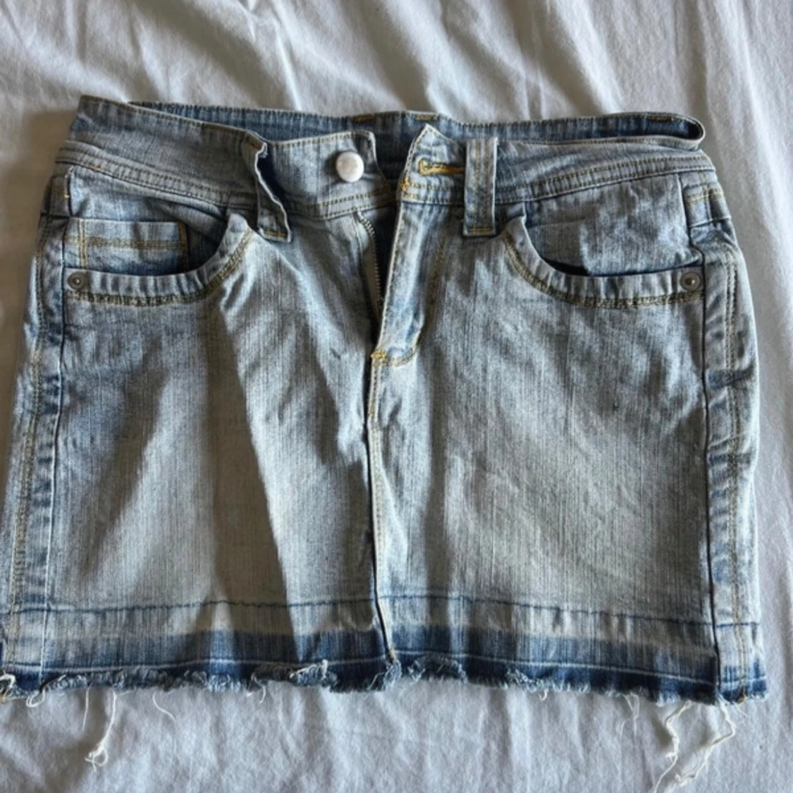 Lågmidjad jeanskjol 