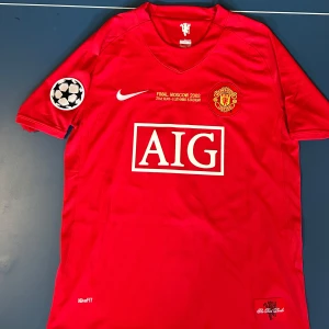 Ronaldo Manchester United Fotbollströja - Helt ny Ronaldo Manchester United Fotbollströja med tag kvar. Finns i storlek M
