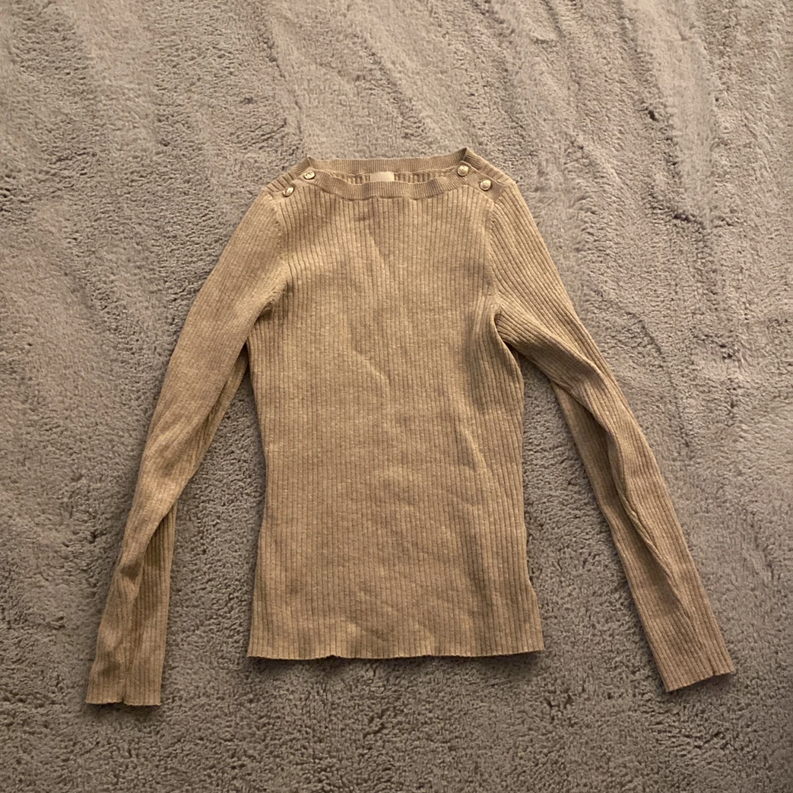 Beige ribbad tröja - 1