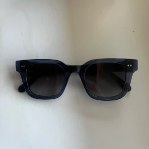 Solglasögon från Chimi - Så snygga blåa solglasögon från CHIMI i den populära modellen 04! Nypris ca: 1500kr😍 jätte bra skick! 