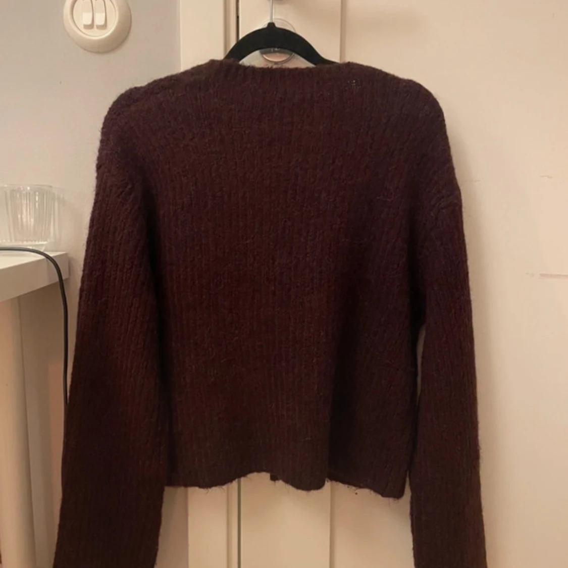 Mörklila stickad kofta från H&M - 1