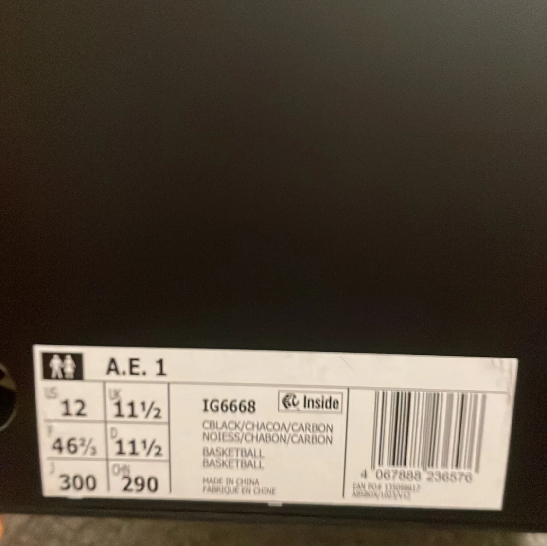 Svarta basketskor A.E. 1 - 2