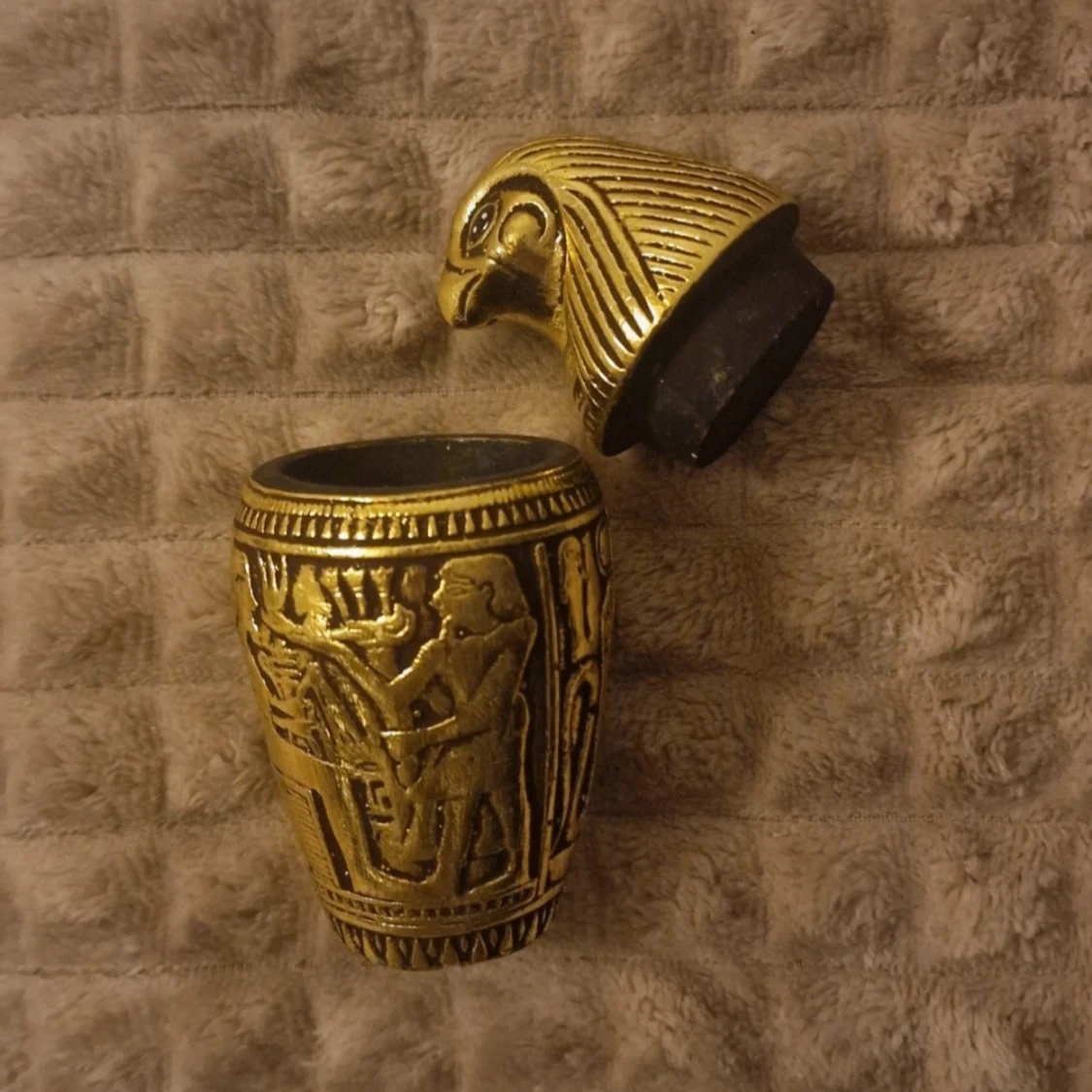 Horus-formad ask/behållare i guld - 1