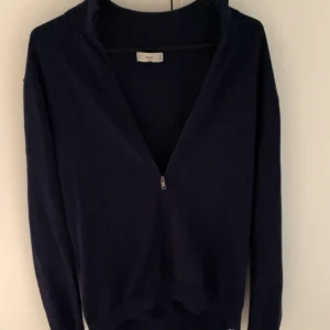 Stickad fullzip  - As det stickad fullzip i bra skick 