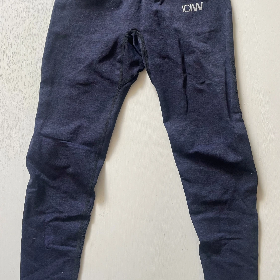 Mörkblå träningsbyxor från ICIW  - 1