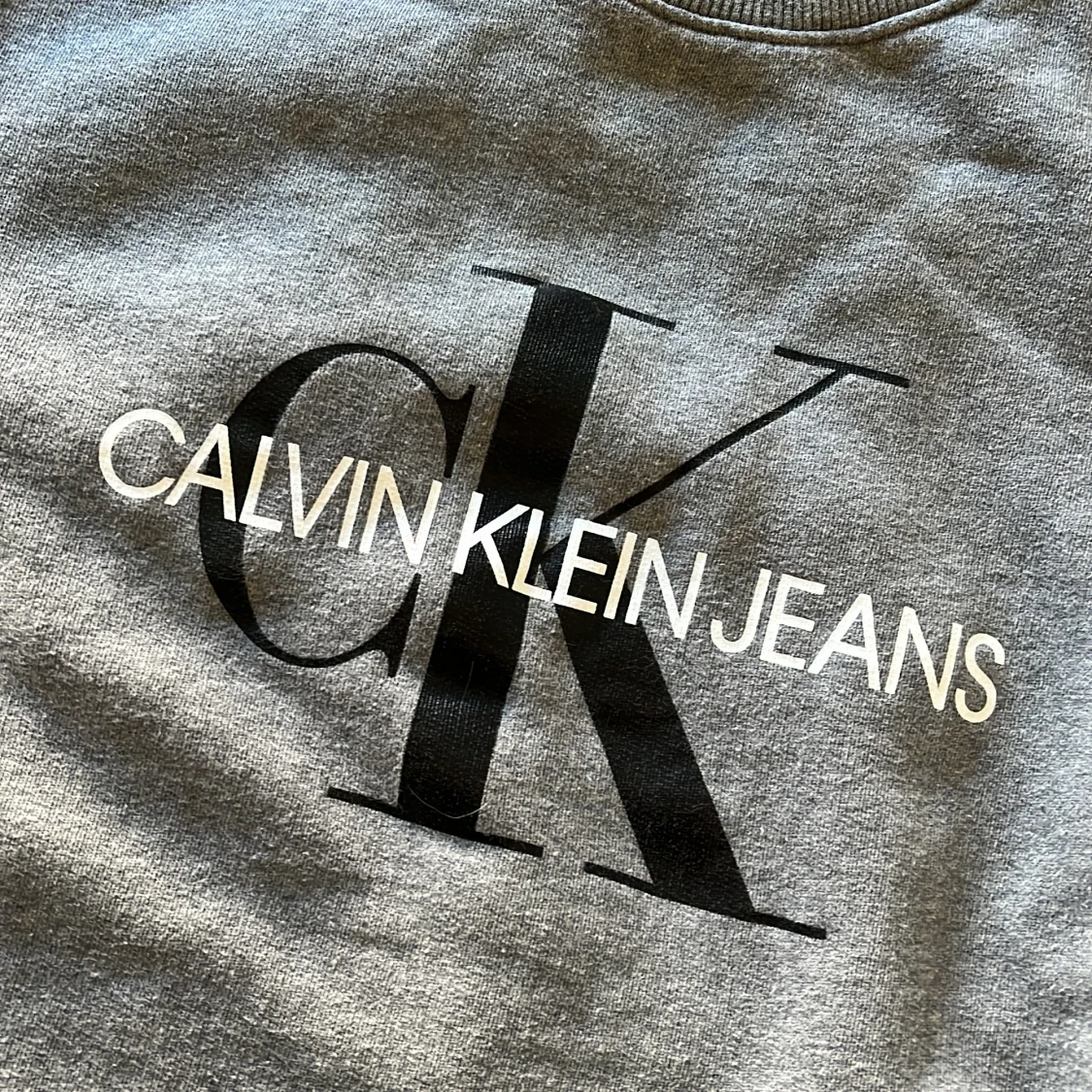 Grå sweatshirt från Calvin Klein Jeans - 1