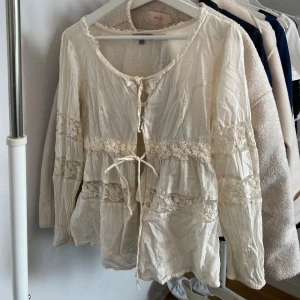 Söt långärmad blus - Sååå gullig