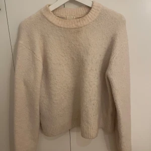 Rosa stickad tröja - Ljusrosa stickad tröja från hm, kommer ej till användning🥰🥰