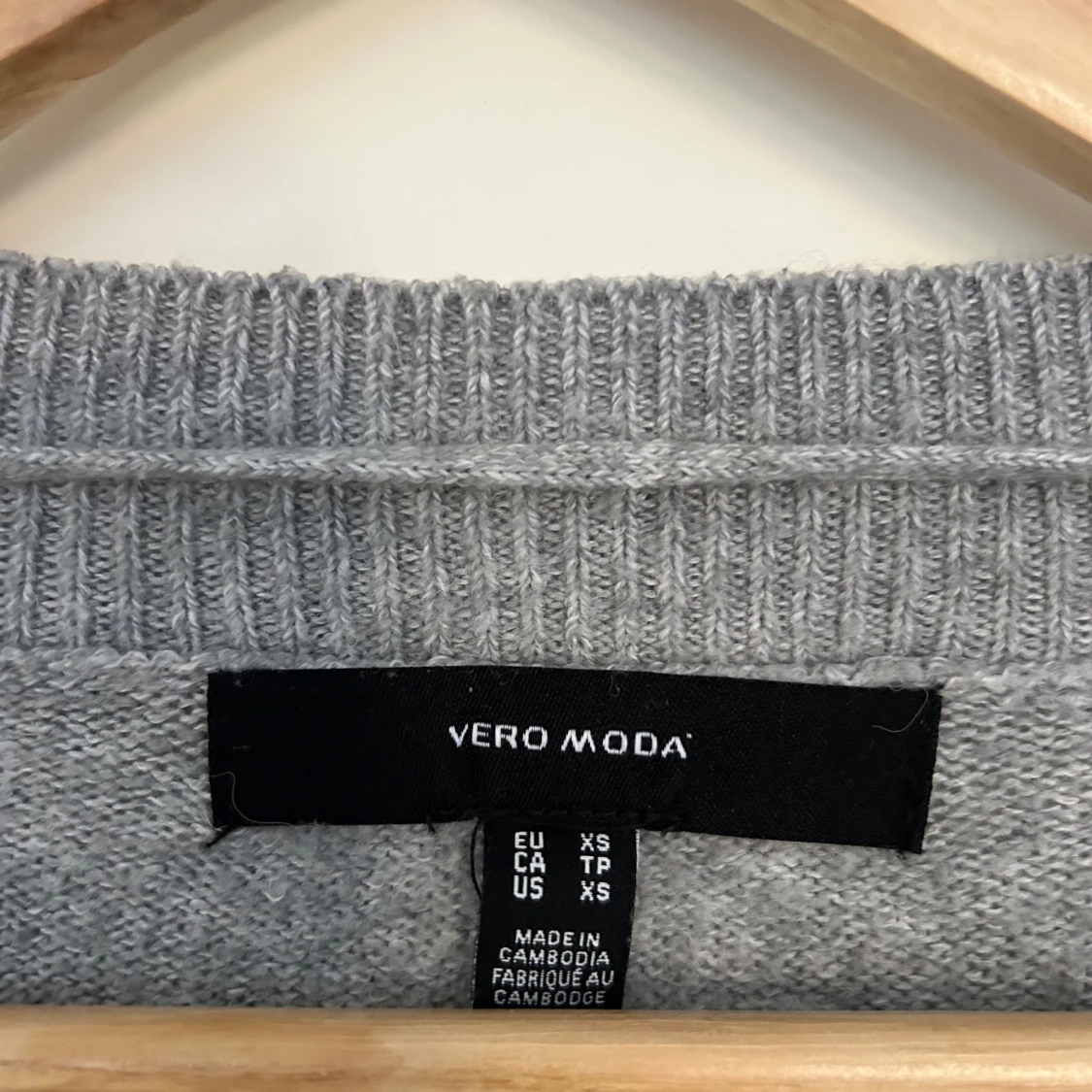 Grå stickad tröja från Vero Moda - 2