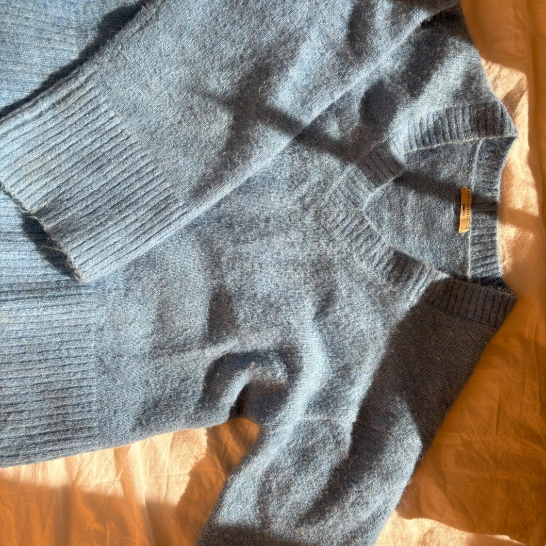 Ljusblå stickad tröja - 1