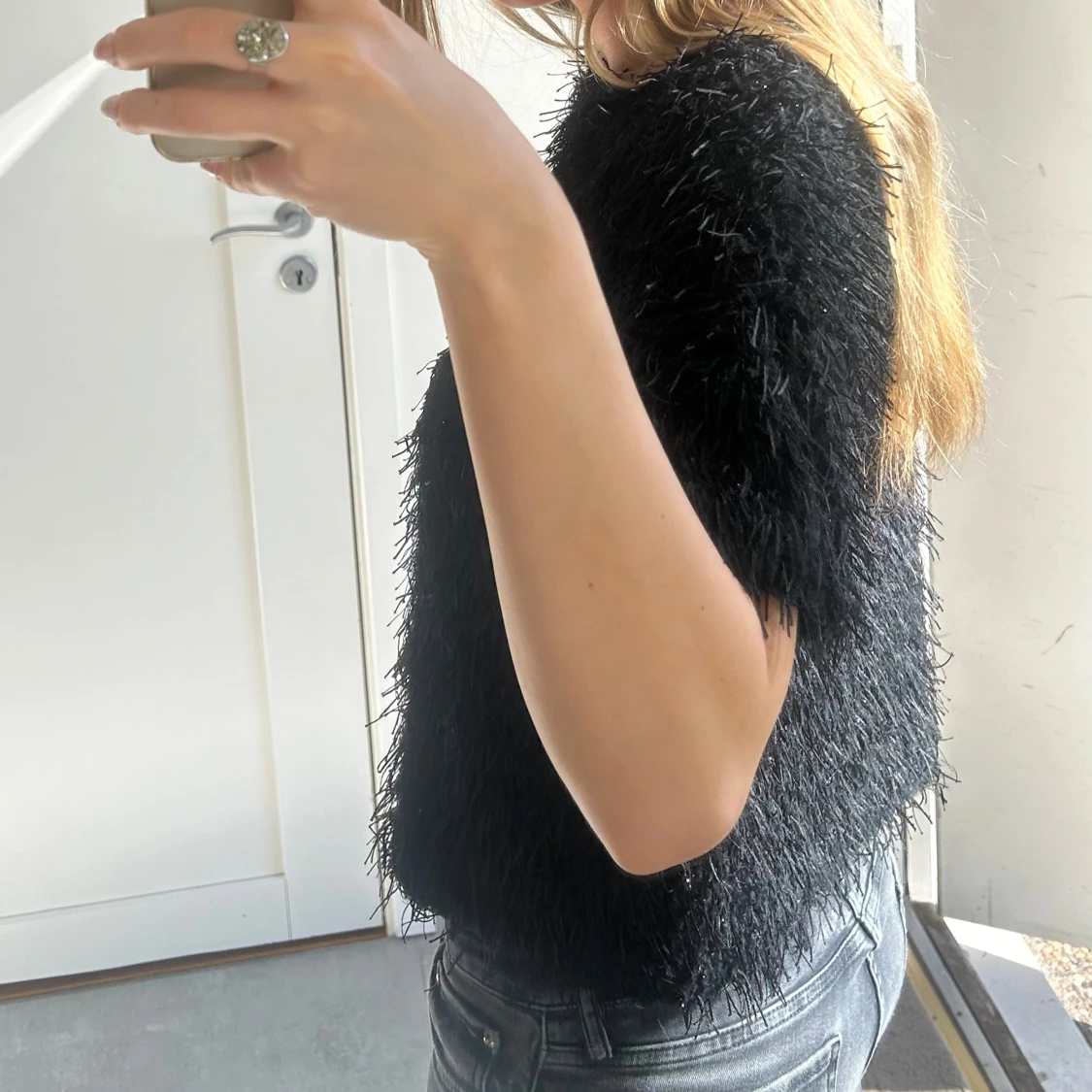 Svart fluffig topp - 1