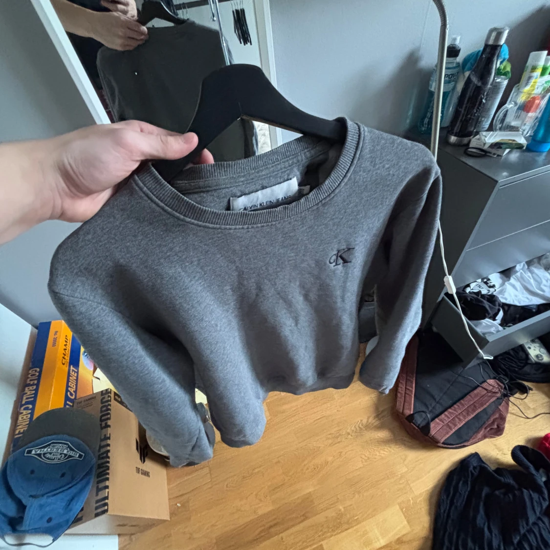 Grå sweatshirt från Calvin Klein - 1