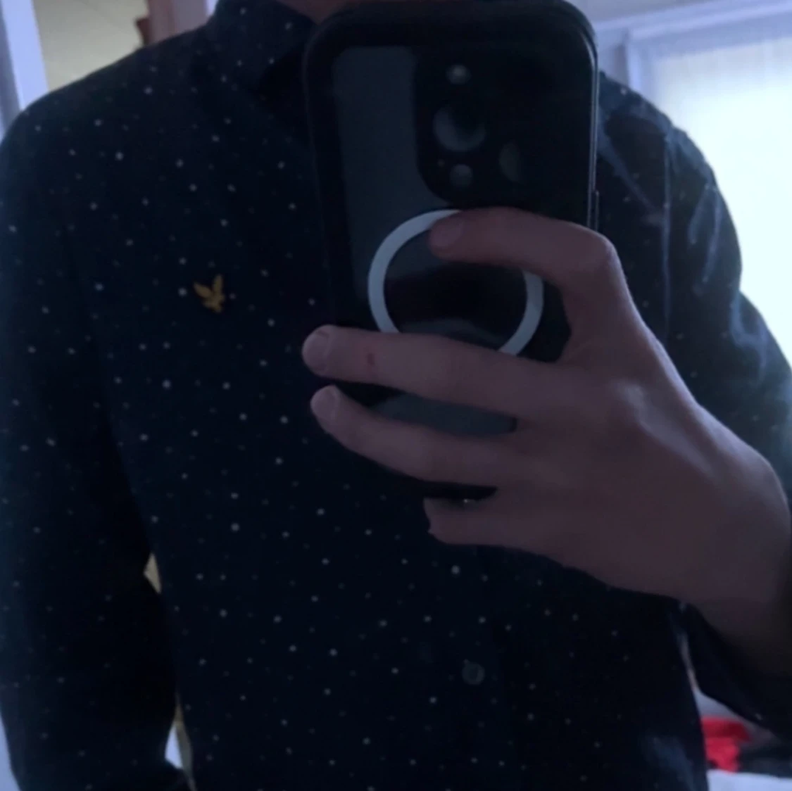 Mörkblå prickig skjorta från Lyle & Scott - 2