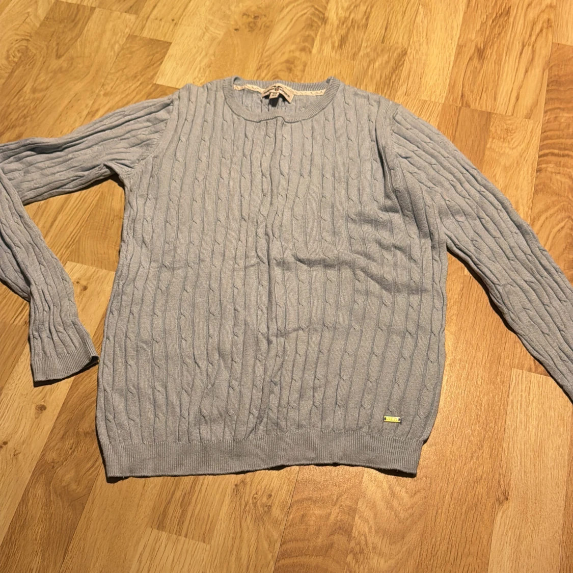 Ljusblå stickad tröja från Hampton Republic