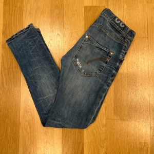 Dondup jeans - Riktigt bra skick. Skön slim fit. Skriv för mer bilder. 