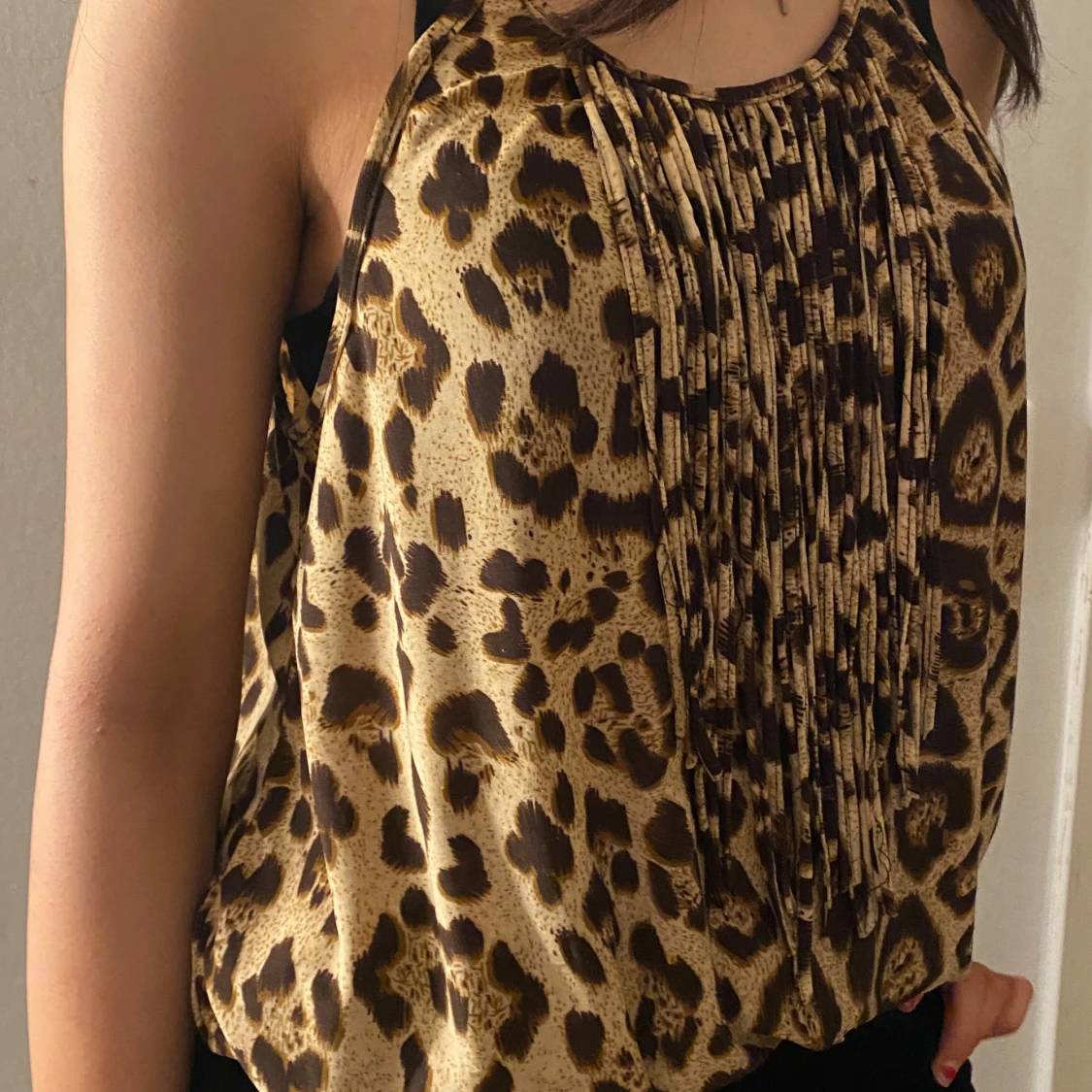 Leopardmönstrad ärmlös topp - 1