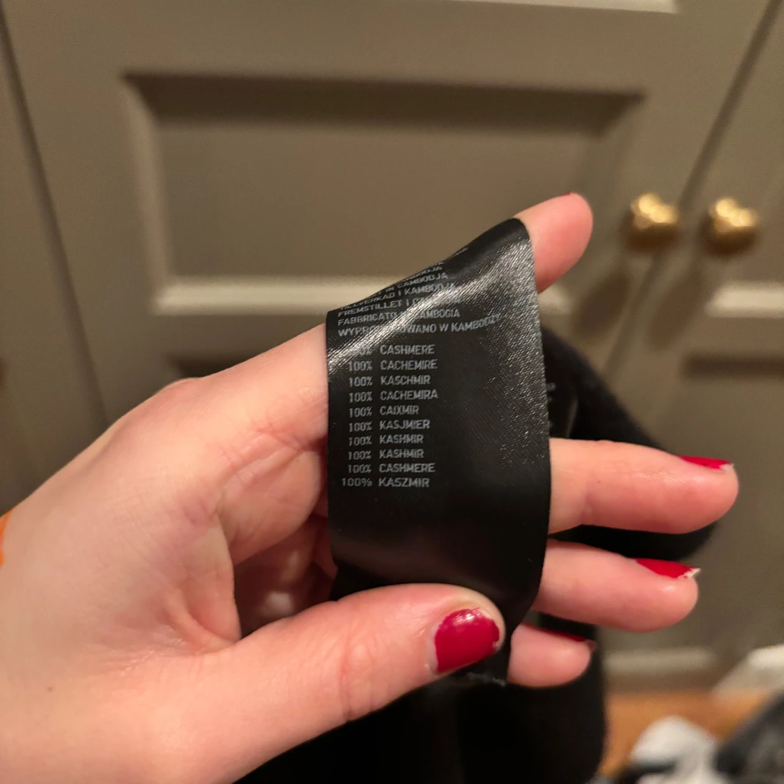 Svart kashmirtröja från Uniqlo - 2