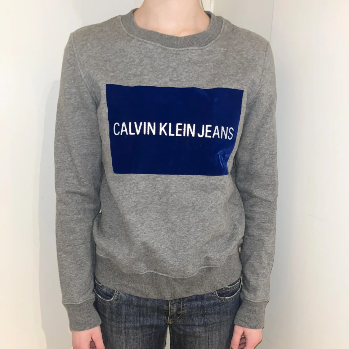 Grå sweatshirt från Calvin Klein Jeans