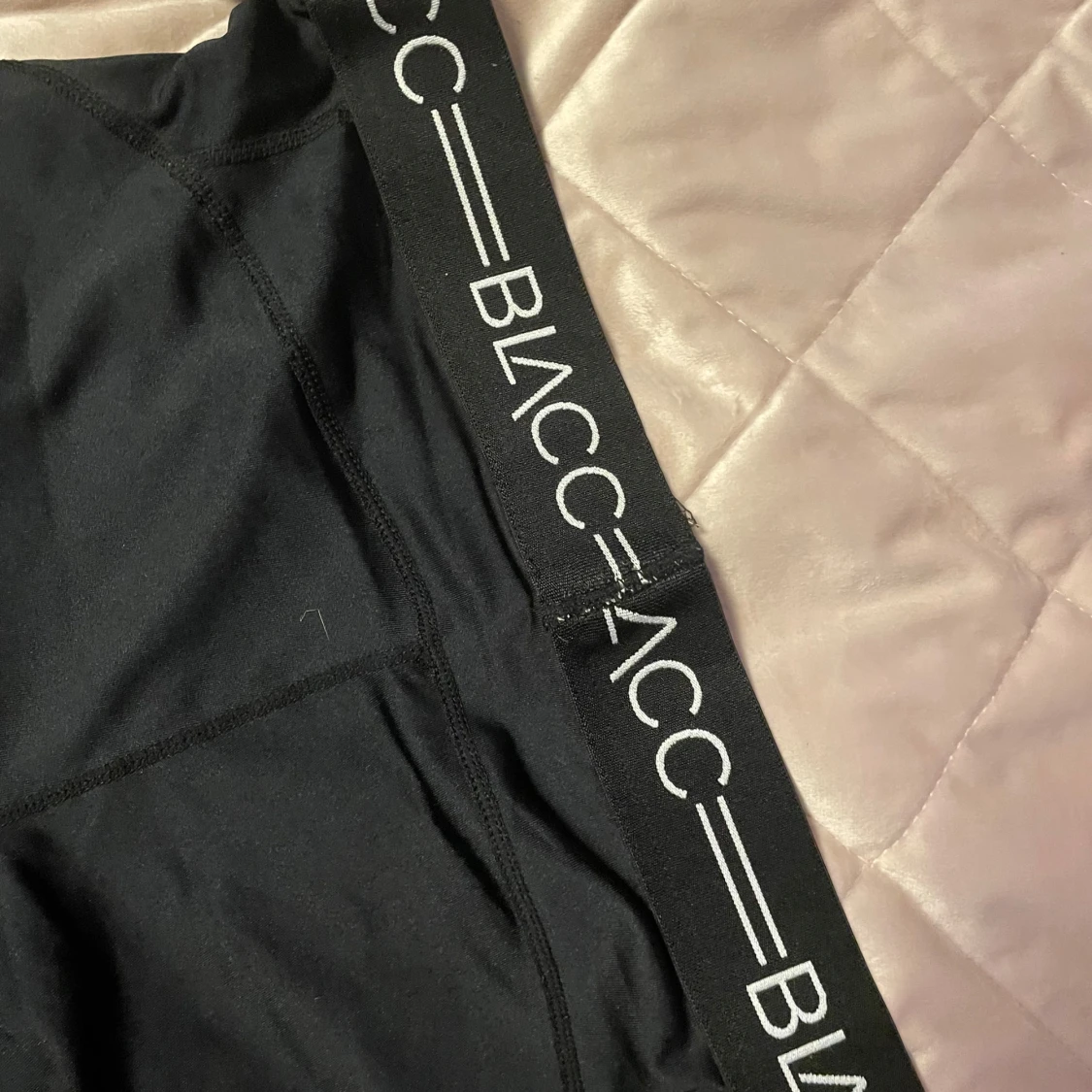 Svarta träningsleggings från Blacc - 1