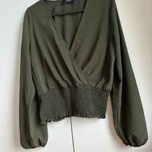 Omlott - Omlott som är lite croppad och med balkongärmar från Sisters Point.