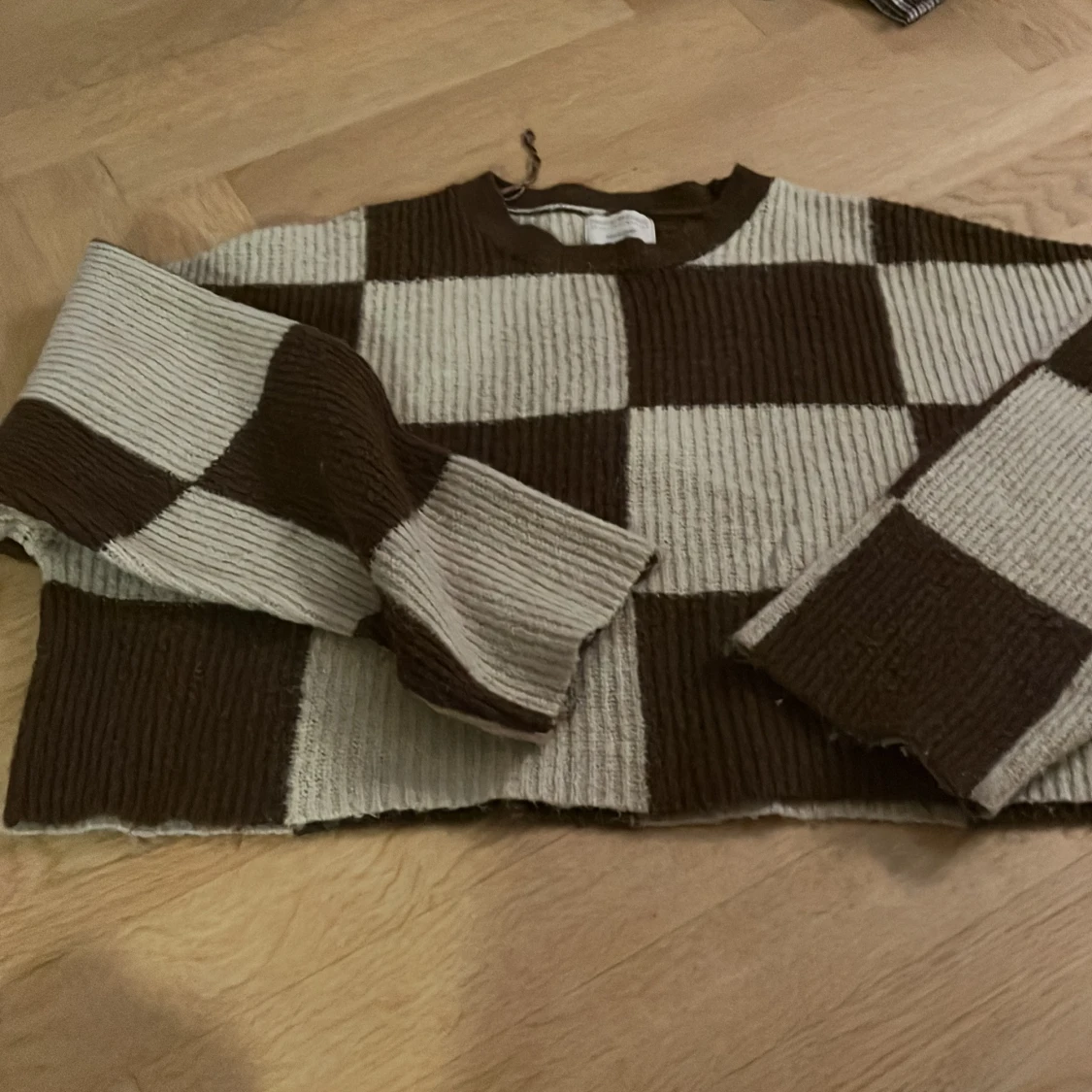 Brun och beige rutig tröja från Pull&Bear