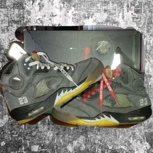 !Air Jordan 5 off white muslin size 41! - Kom med bud och frågor! Kan fixa mer bilder om det behövs!!