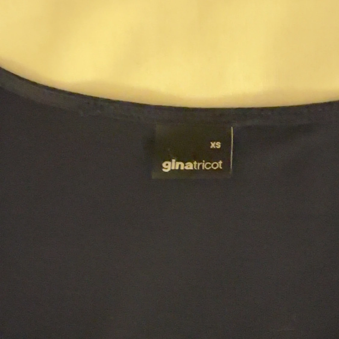 Mörkblå långärmad topp från Gina Tricot - 3