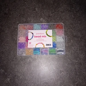 Helt nya pärlor - Jag säljer denna låda med pärlor från panduro.jag säljer dom för halva priset. De kostar 299 kr i affär.