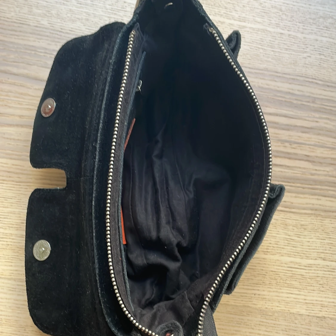 Svart axelväska ÄKTA läder med nitar från Unlimit! - 4