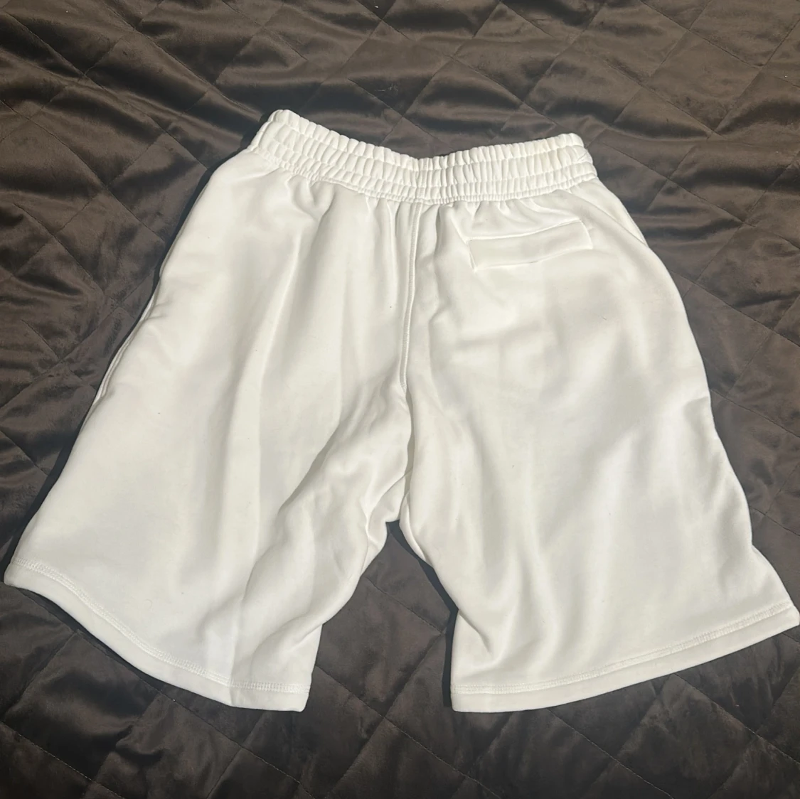 Feta baggy Vita shorts med turkos text - 2